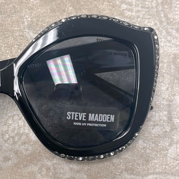 Brand New Steve Madden Oversized Cat Eye Black Sunglasses w/ Rhinestone Accents - Picture 6 of 16